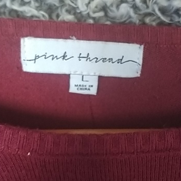 Large red Pink Thread sweater - Picture 2 of 3